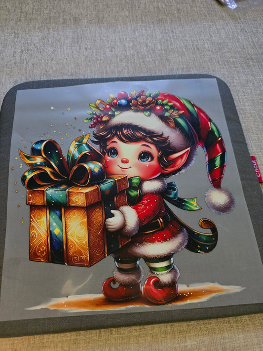 C7  Elf with present DTF